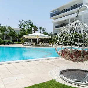 דירת גן פונה לבריכה - Pool Garden View דירה